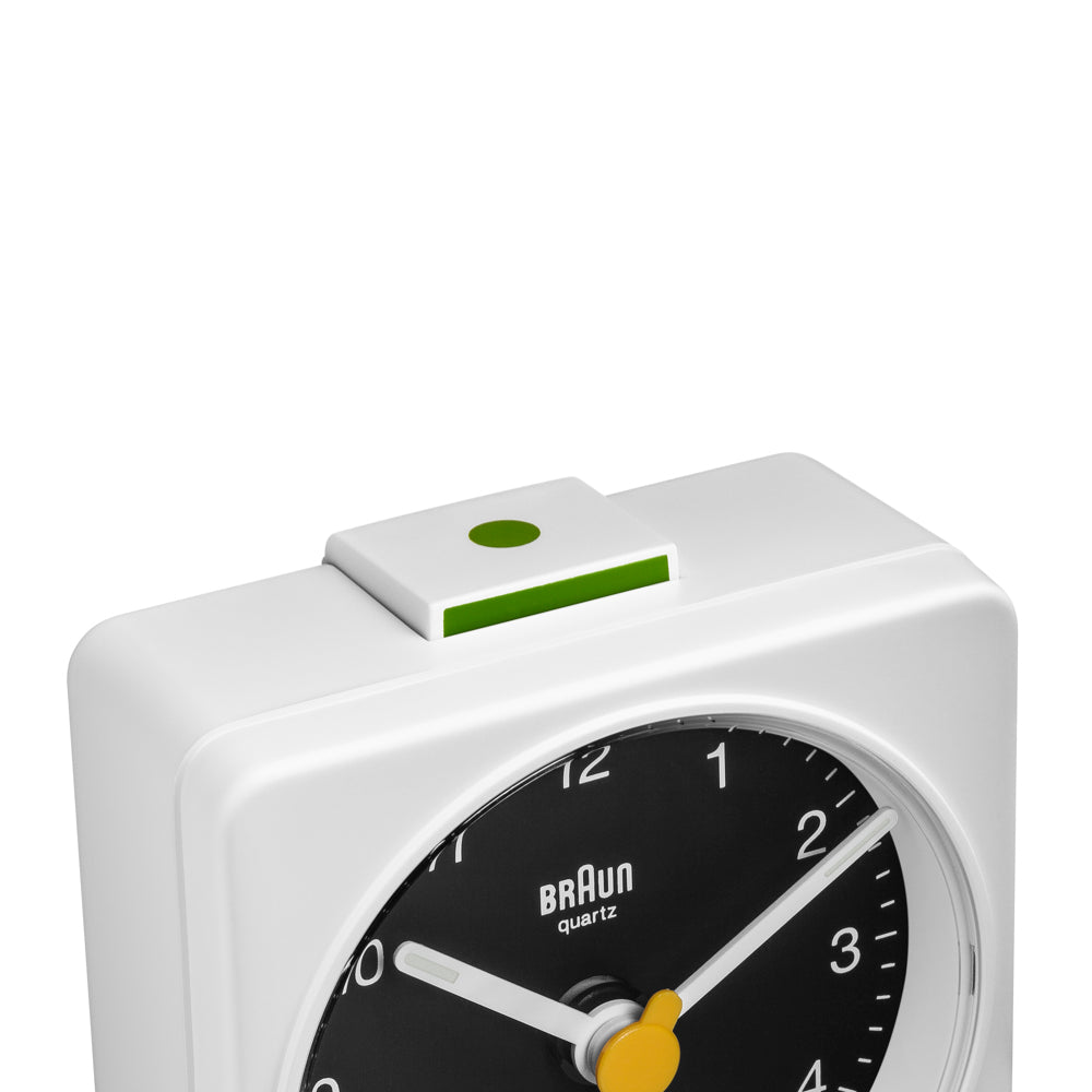 BRAUN VÆKKEUR FIRK.HVID M/SORT SKIVE U/LYS