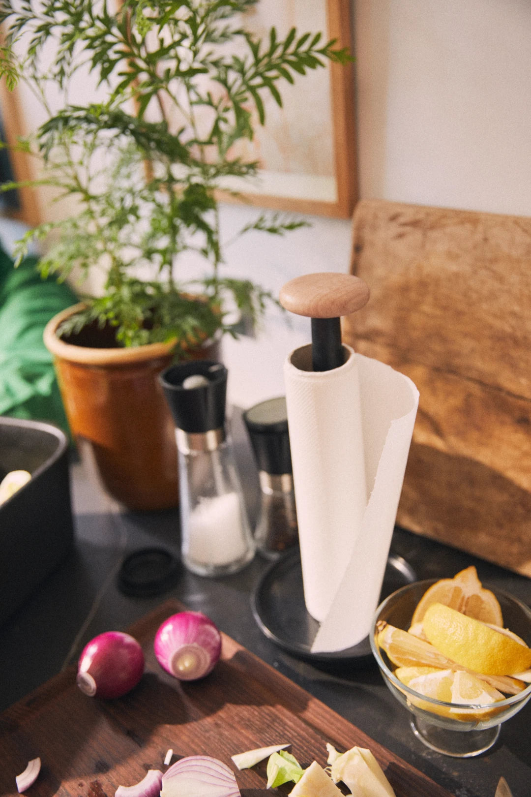 ROSENDAHL KØKKENRULLEHOLDER SORT PLAST/TRÆ