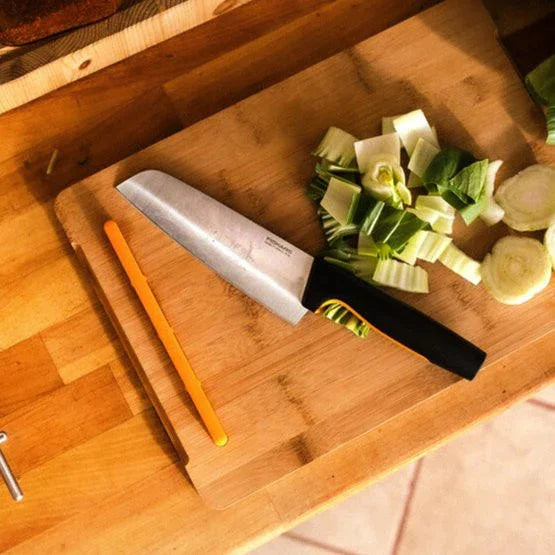 FISKARS FUNCTIONAL FORM SANTOKU KNIV 17 CM