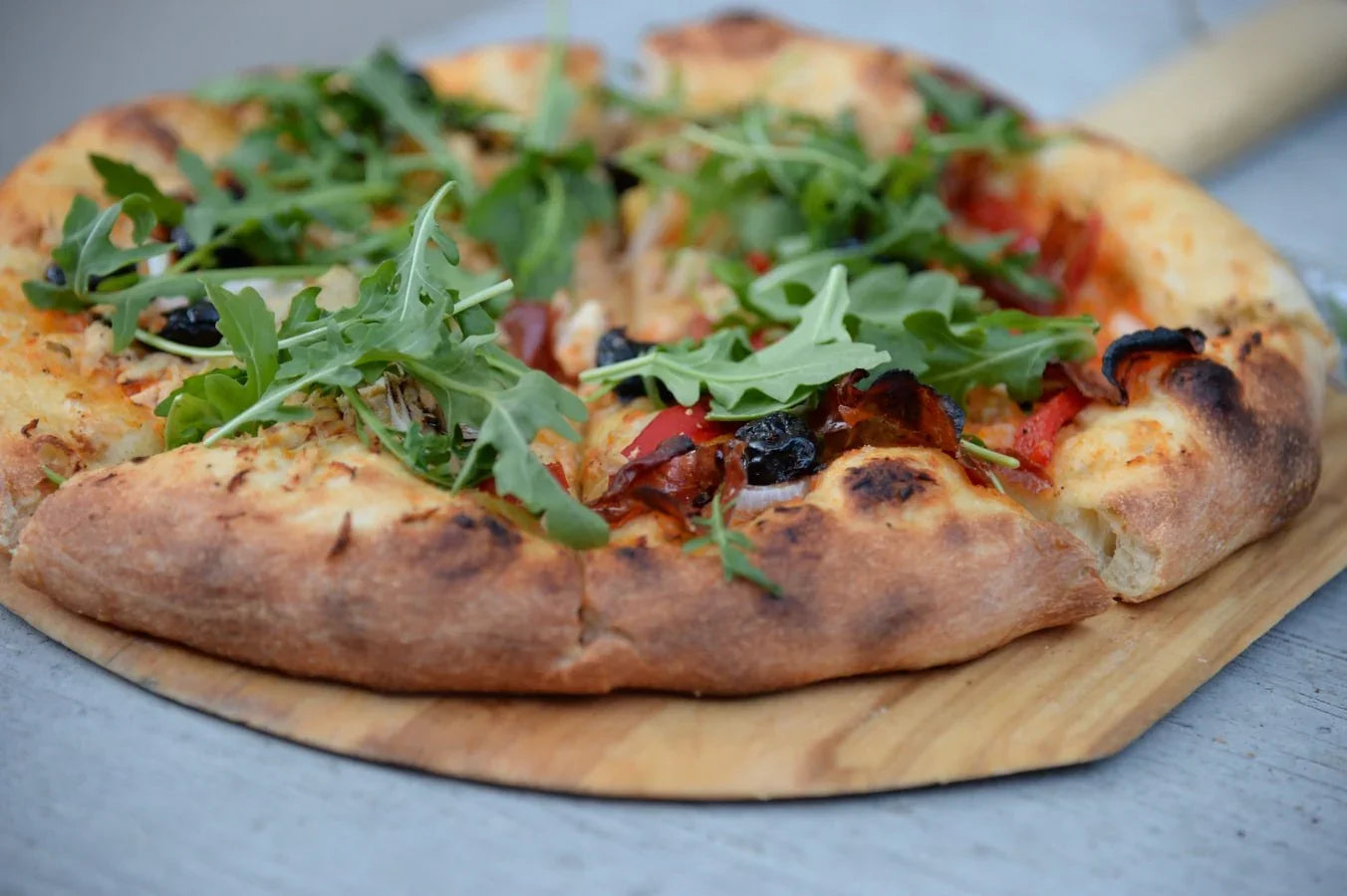 BAGE/PIZZASTEN MED SPADE 37,5 CM Ø