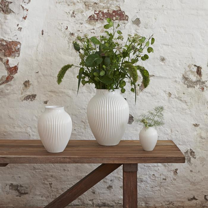 KNABSTRUP VASE 27 CM HVID M/RILLER
