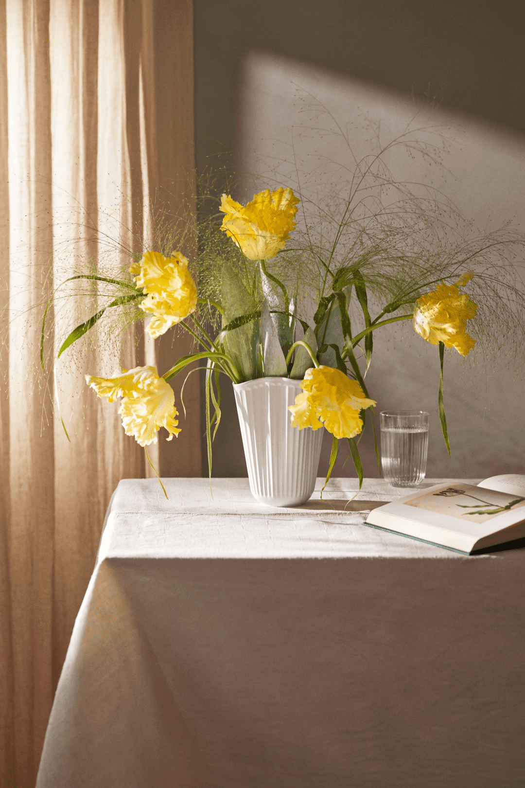 HAMMERSHØI UNFOLD VASE 20,5 CM HVID