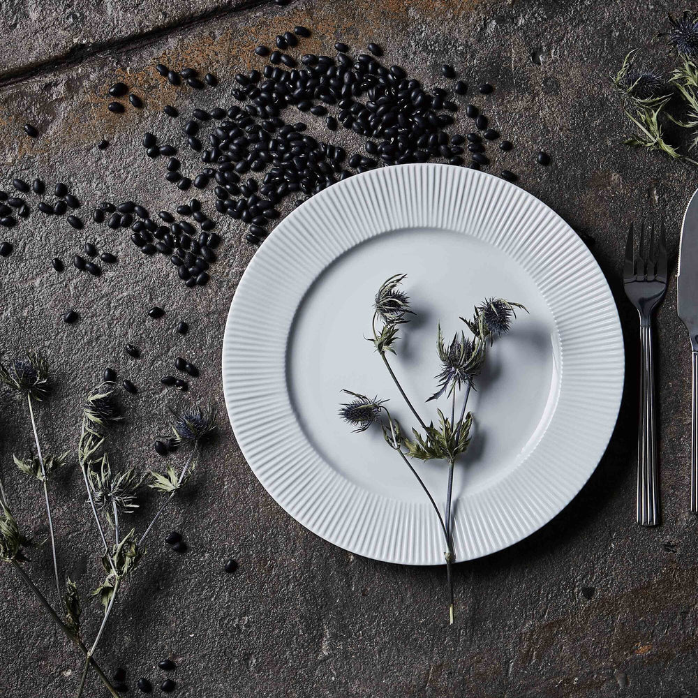 GROOVY MID.TALLERKEN 26,5 CM RILLET HVID PORCELÆN