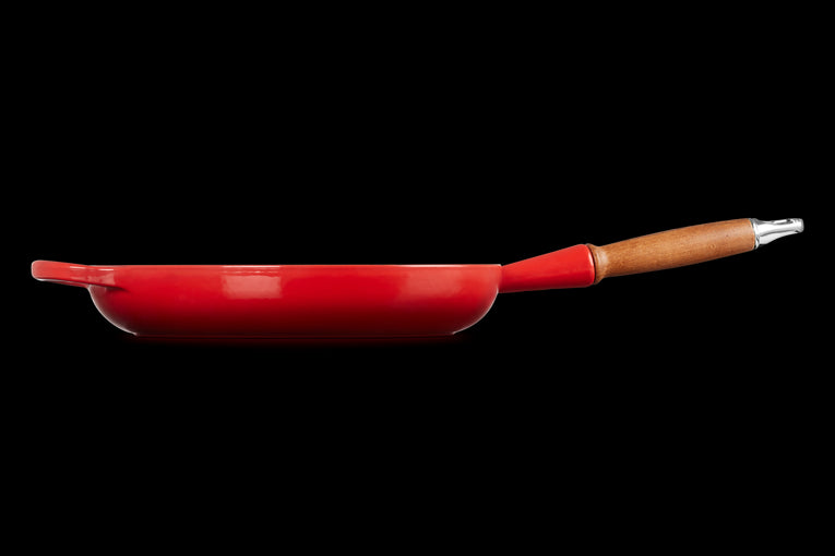 LE CREUSET PANDE MED TRÆHÅNDTAG 28 CM RØD